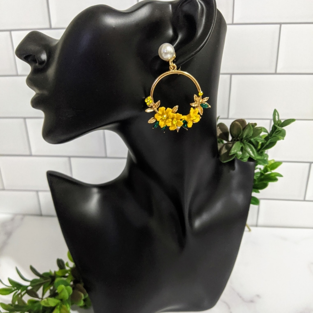 🍒5/$30-Hoop Drop Floral YELLOW Earrings🍒 - Picture 2 of 4